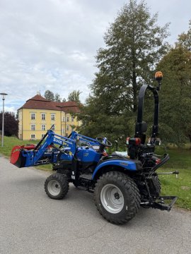 „Tomášov SOLIS“ – malý traktor, ktorý sa stal nepostrádateľným pomocníkom v domove pre seniorov